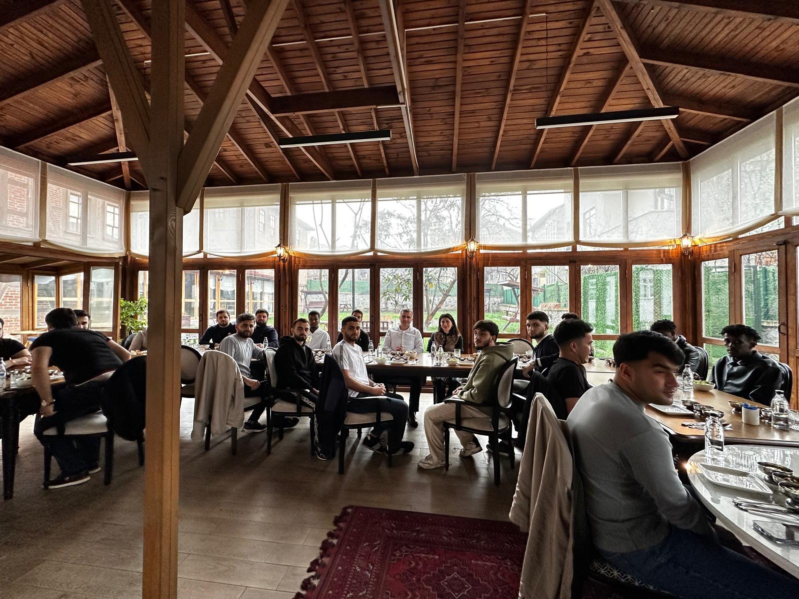 Akçakoca eski Belediye Başkanı Cüneyt Yemenici, fakülte öğrencilerini bayramda ağırladı – Birlik Haber Ajansı