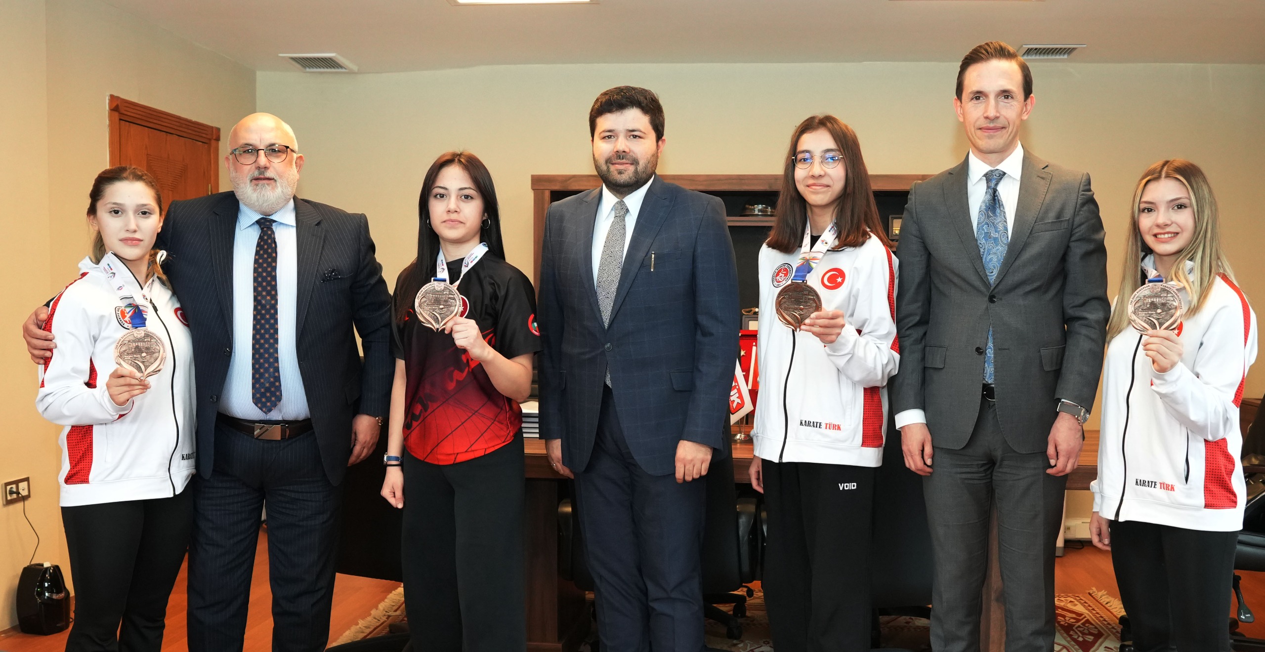 Avrupa’da büyük başarı gösteren millî karatecilerden RTÜK’e ziyaret – Birlik Haber Ajansı