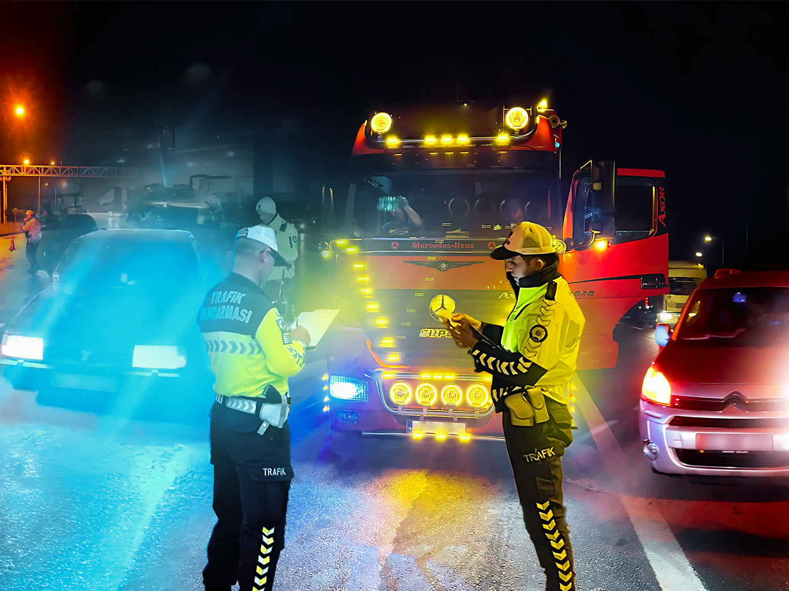 Standart Dışı Far Kullananlara Ceza Yağdı – Birlik Haber Ajansı