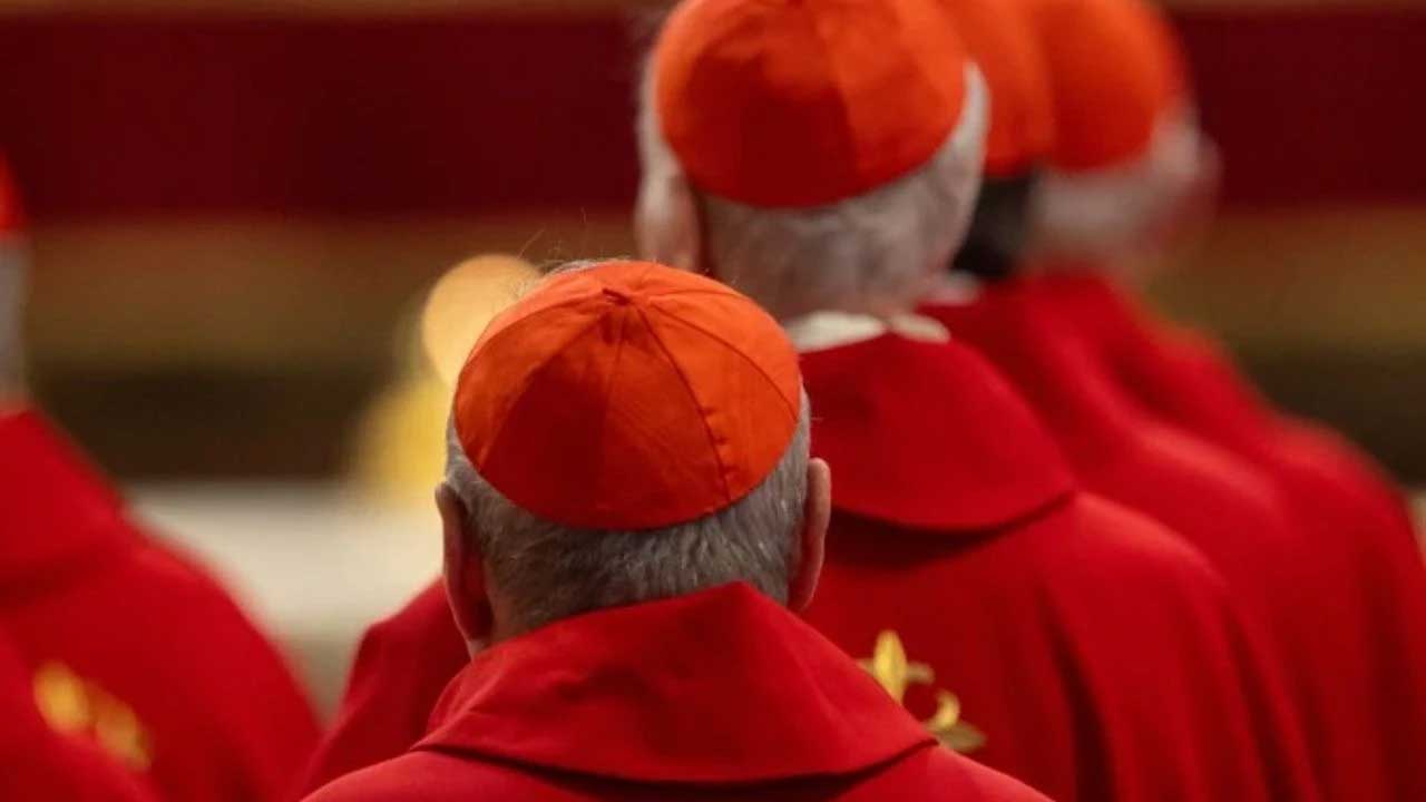 Katolik dünyasında yeni dönem! Beyaz duman yükseldi, 267. Papa seçildi – Birlik Haber Ajansı