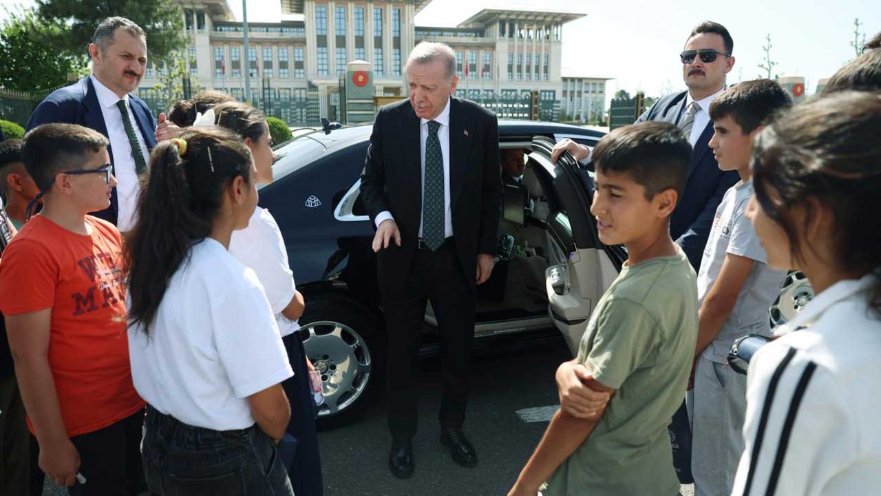 Cumhurbaşkanı Erdoğan, 15 Temmuz Şehitler Anıtı’nda Adıyamanlı çocuklarla buluştu – Birlik Haber Ajansı