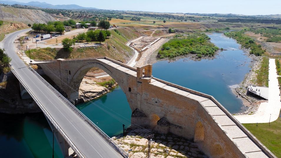 Tarihi köprüye yeni komşu: Malabadi mesire alanı – Birlik Haber Ajansı