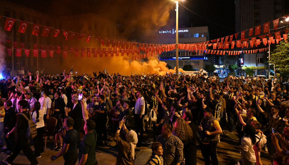 Isparta Belediyesi şampiyonluk maçı için dev ekran kurdu – Birlik Haber Ajansı
