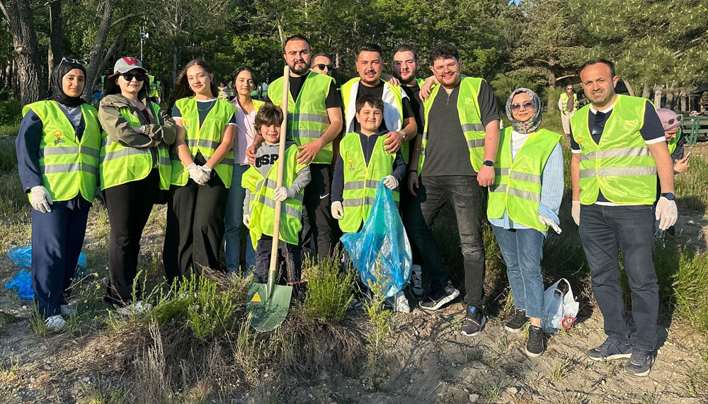 ÜNİAK Gölcük Kampı’nda gençlerden doğaya anlamlı dokunuş – Birlik Haber Ajansı