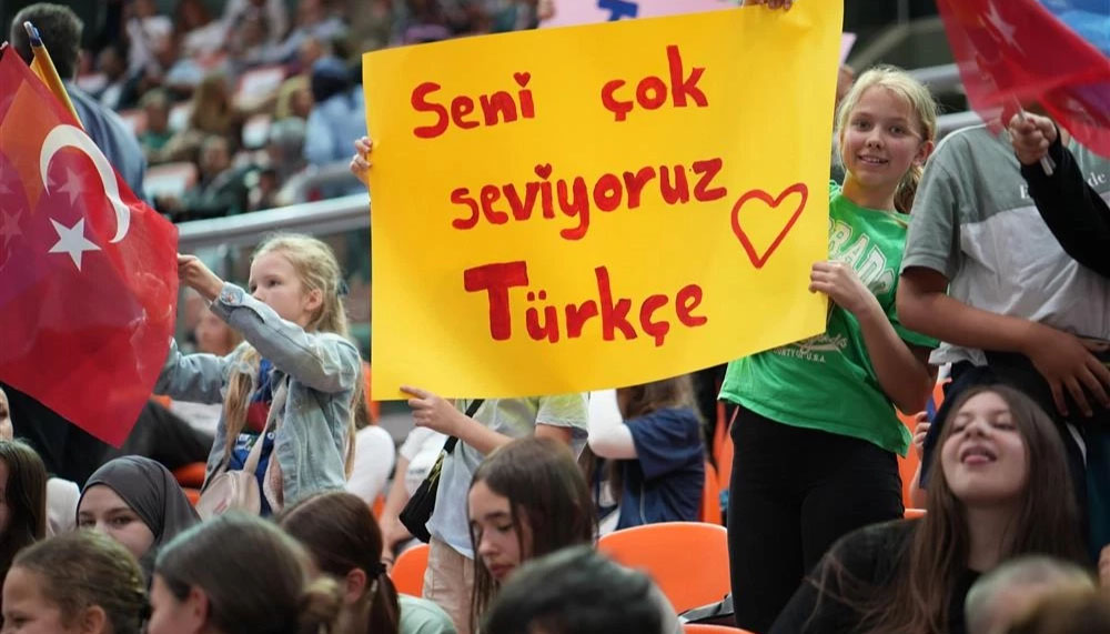 5 bin çocuk, tek bir dil!