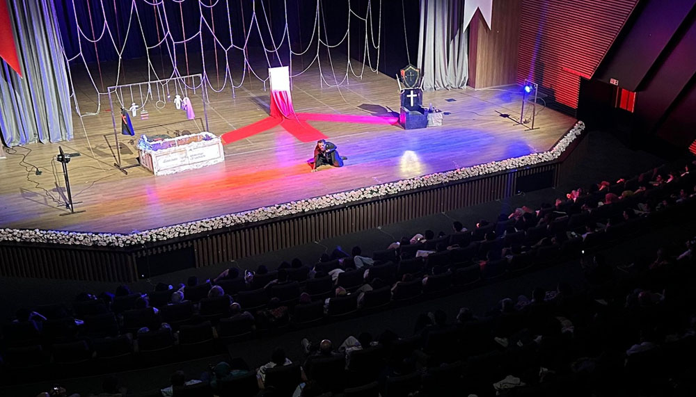 Shakespeare festivalinde kumaşlar dans etti, tiyatro sahneyle buluştu – Birlik Haber Ajansı