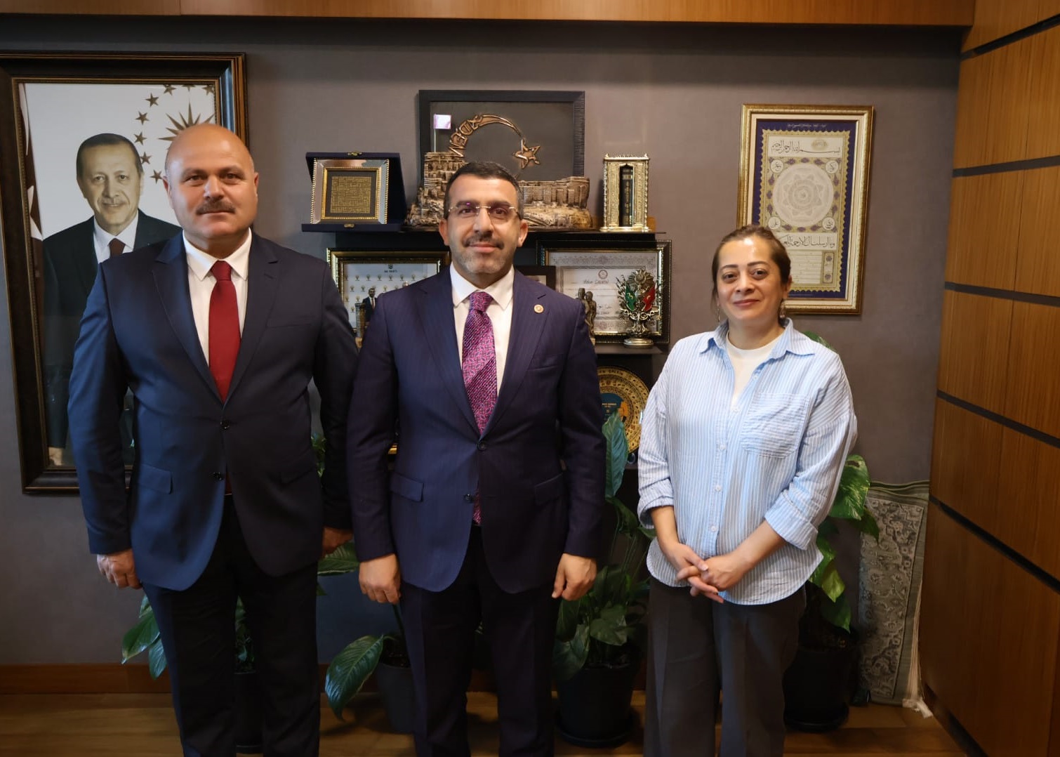 AK Parti Kars Milletvekili Adem Çalkın, İl Başkanı Sancar ve Kadın Kolları ile istişare toplantısı yaptı – Birlik Haber Ajansı