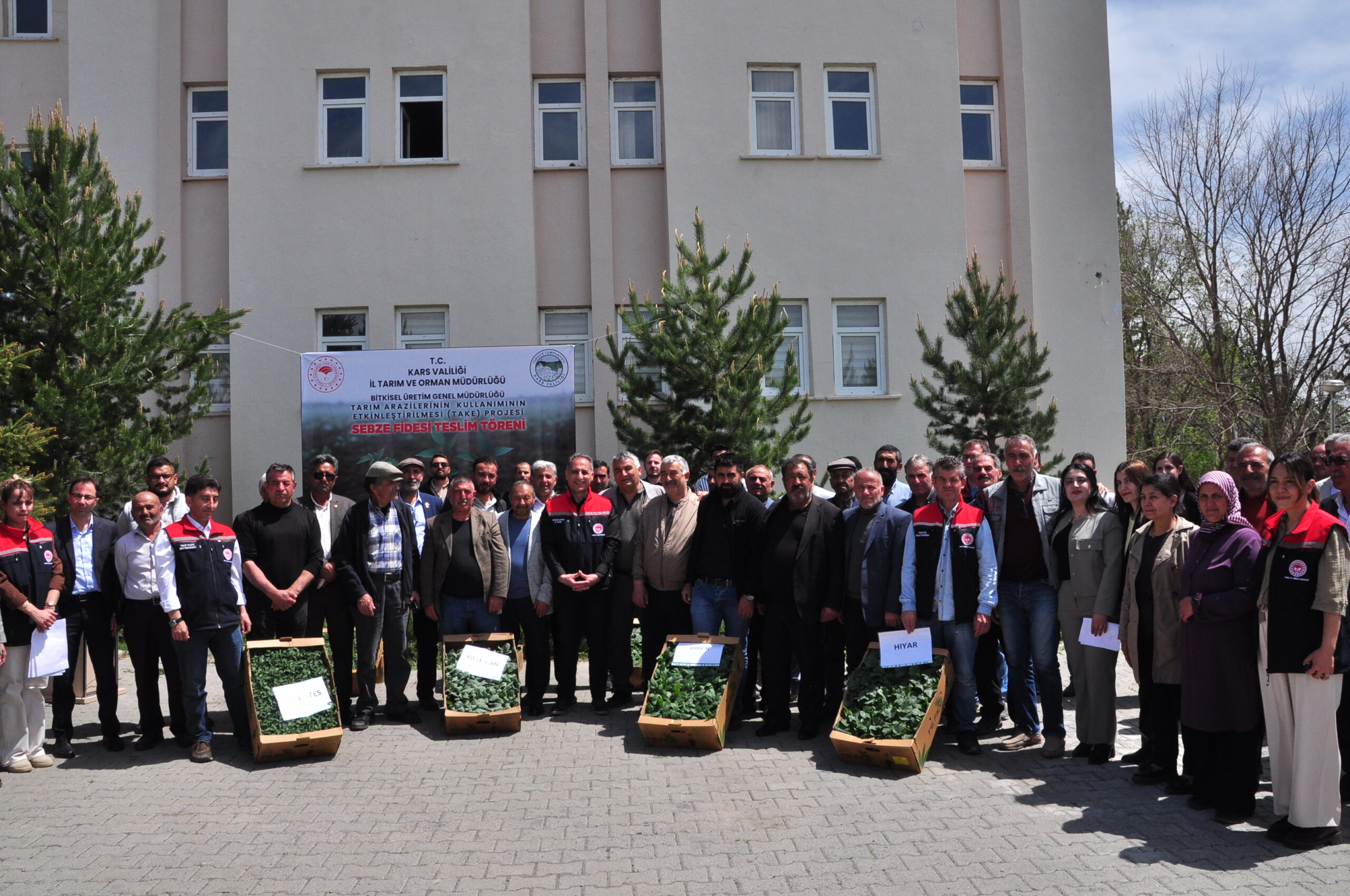 Kars Tarım Müdürlüğü’nce sebze ve meyve fidesi dağıtıldı – Birlik Haber Ajansı