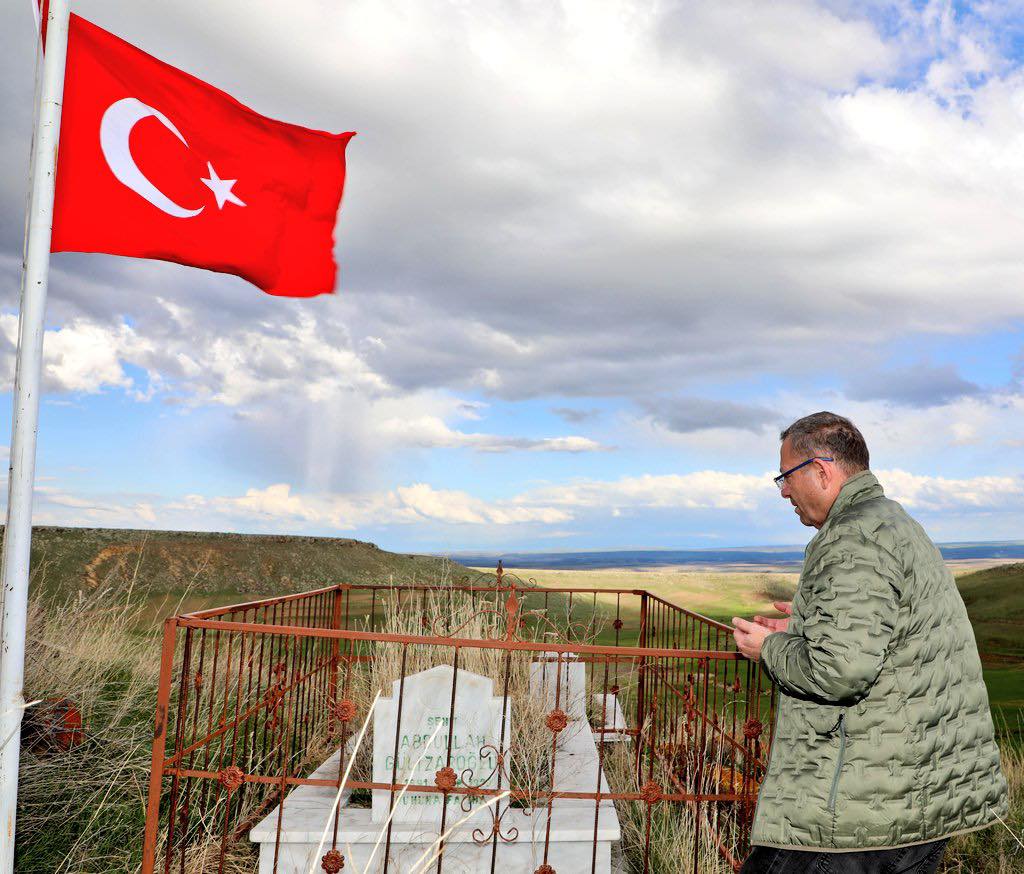 Vali Ziya Polat, Şehit Gülizaroğlu Abdullah’ın kabrini ziyaret etti – Birlik Haber Ajansı