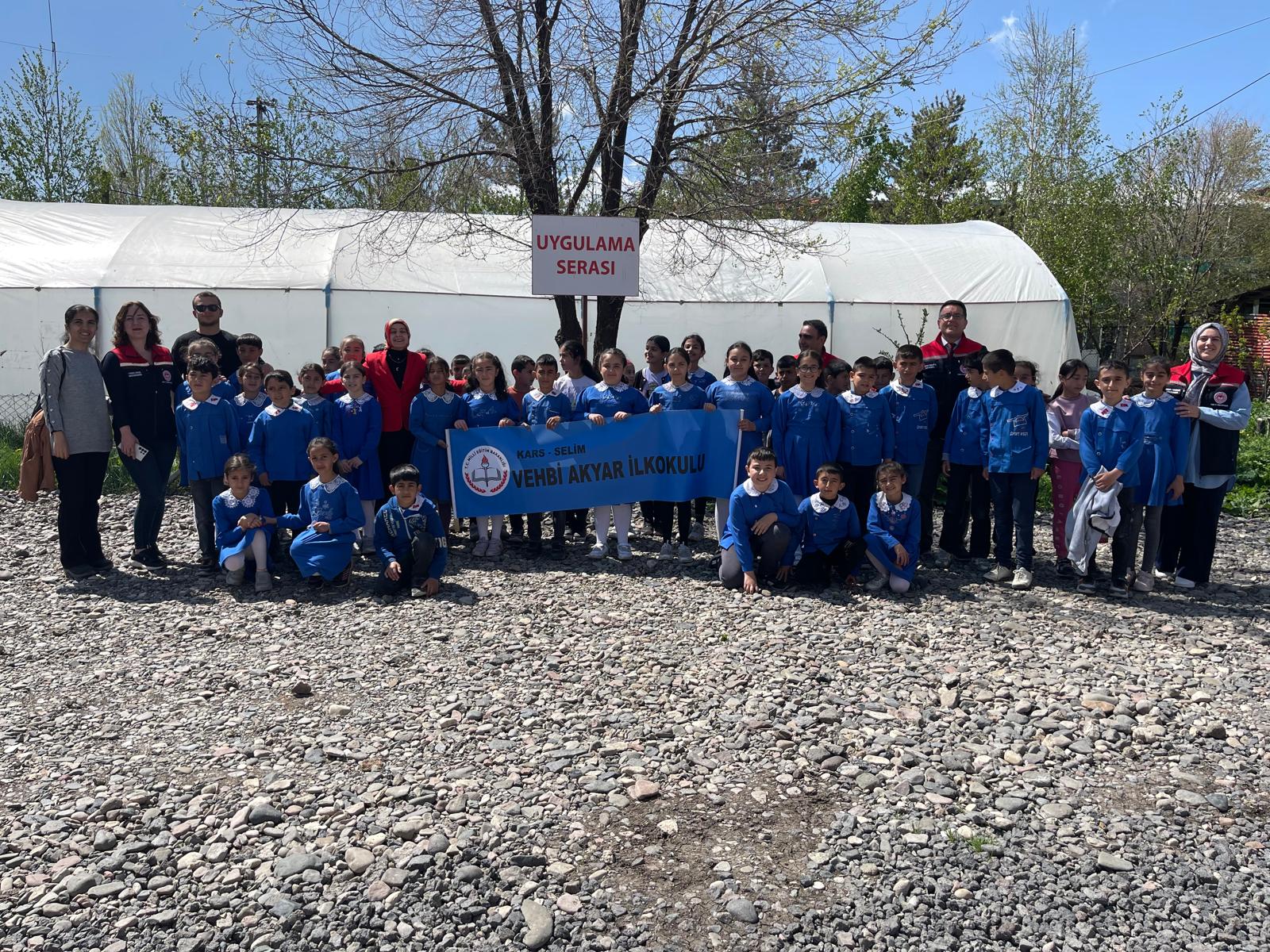 Minik eller toprakla buluştu: Selim’de fide dikimi etkinliği – Birlik Haber Ajansı