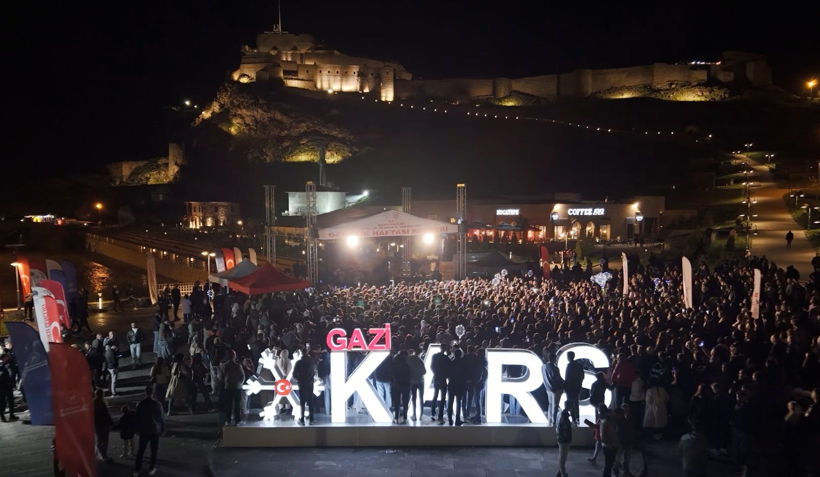 Kars Bedesteni’nde Hasan Koçak, Gençlik Konseri’nde sahne aldı – Birlik Haber Ajansı