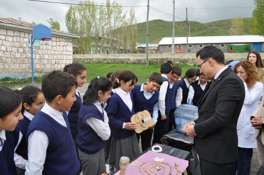 Akyaka Kaymakamı İsmail Demirtaş, Boyuntaş Köyü Ortaokulu’nun Bilim Şenliği’ne katıldı – Birlik Haber Ajansı
