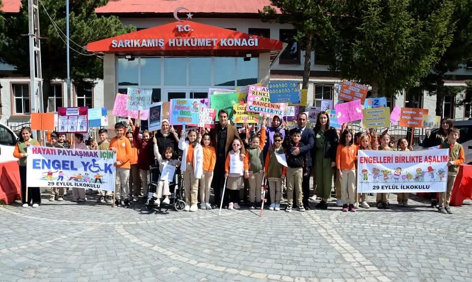 Sarıkamış Kaymakamı Enis Aslantatar, “Minik Kalplerin Büyük Yürüyüşü” etkinliğine katıldı – Birlik Haber Ajansı