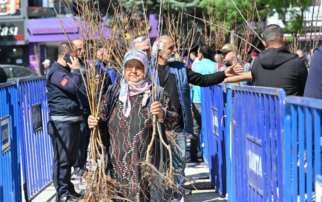 Isparta’da 15 bin adet meyve fidanı dağıtıldı – Birlik Haber Ajansı