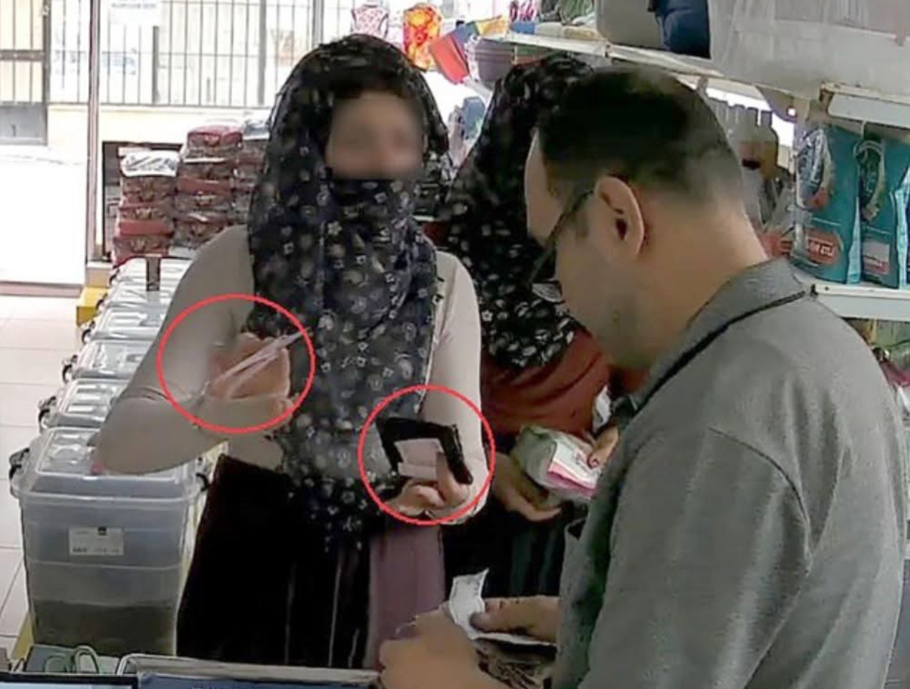 Antalya’da sihirbaz gibi yankesicilik: 200 TL’yi 10 TL ile değiştirdiler – Birlik Haber Ajansı