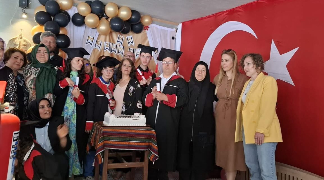 Isparta’da özel çocukların mezuniyet sevinci – Birlik Haber Ajansı
