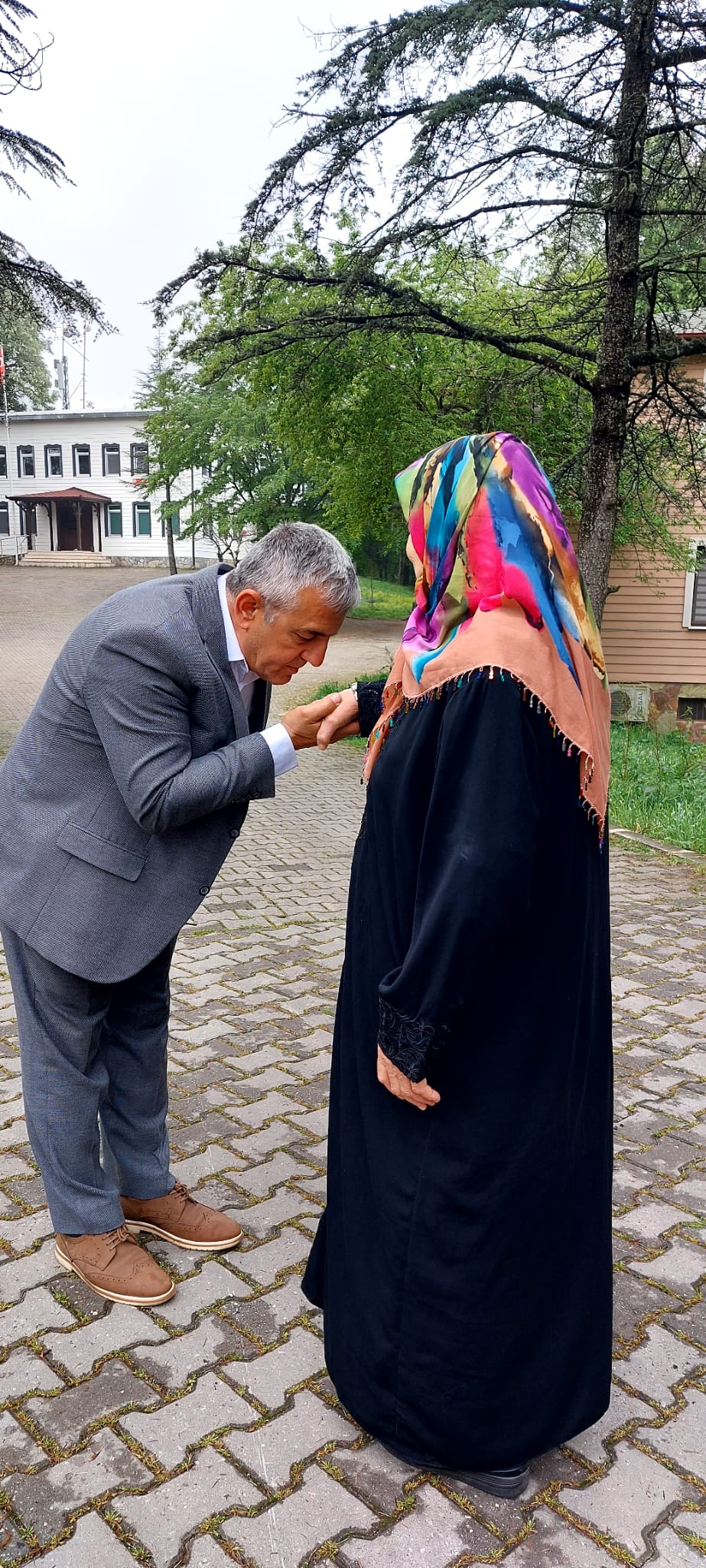 Merkez Sağ Parti Genel Başkan Yardımcısı İlyas Mercan, anne duası için köyüne geldi – Birlik Haber Ajansı