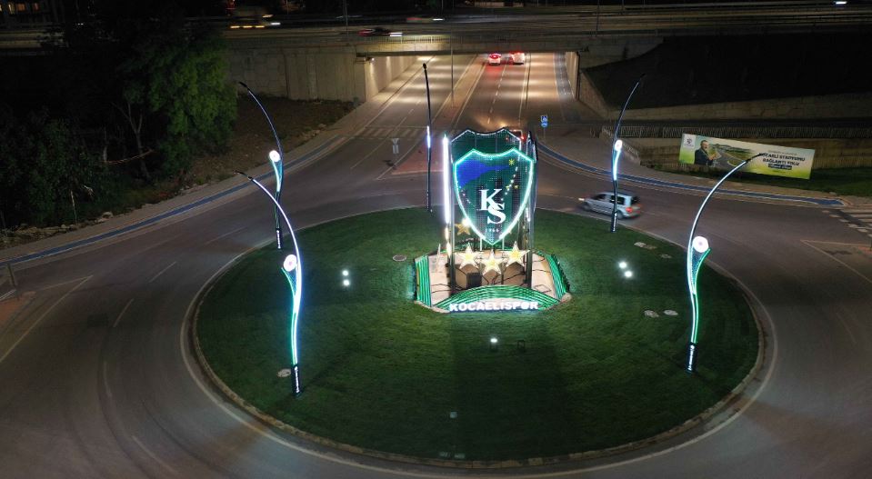 Stat kavşağını Kocaelispor’un arması aydınlatıyor – Birlik Haber Ajansı