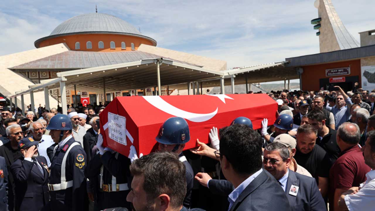 Şehit Jandarma Astsubay Emre Polat, Sivas’ta son yolculuğuna uğurlandı – Birlik Haber Ajansı