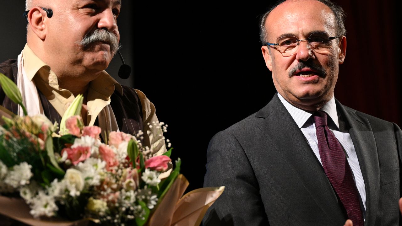 Vefa, miras ve gelecek bir arada: “Vecihi Hürküş” oyunu sahnelendi – Birlik Haber Ajansı