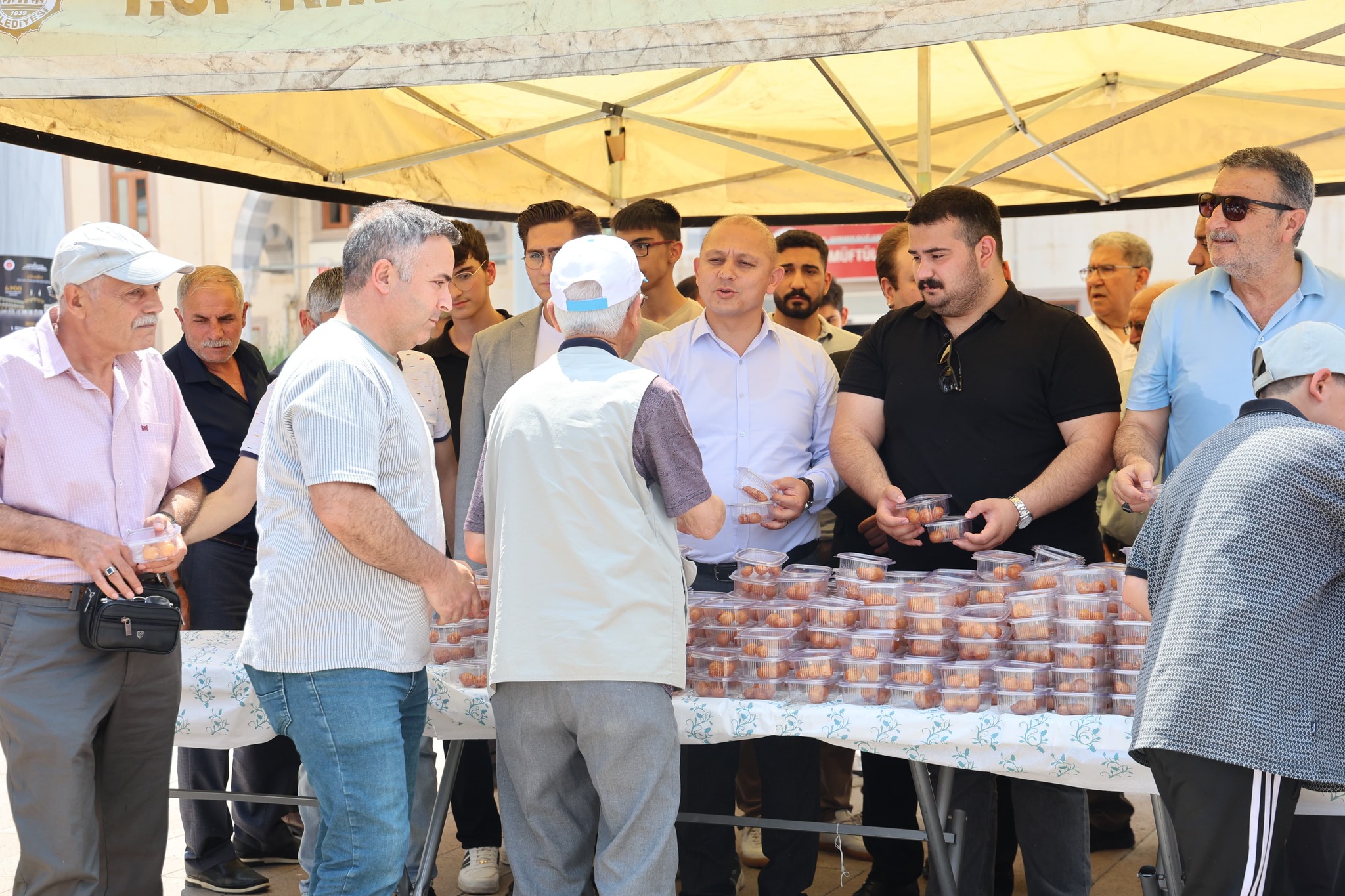 Merhum Başkan Zeyrek’in anısına lokma dağıtıldı – Birlik Haber Ajansı