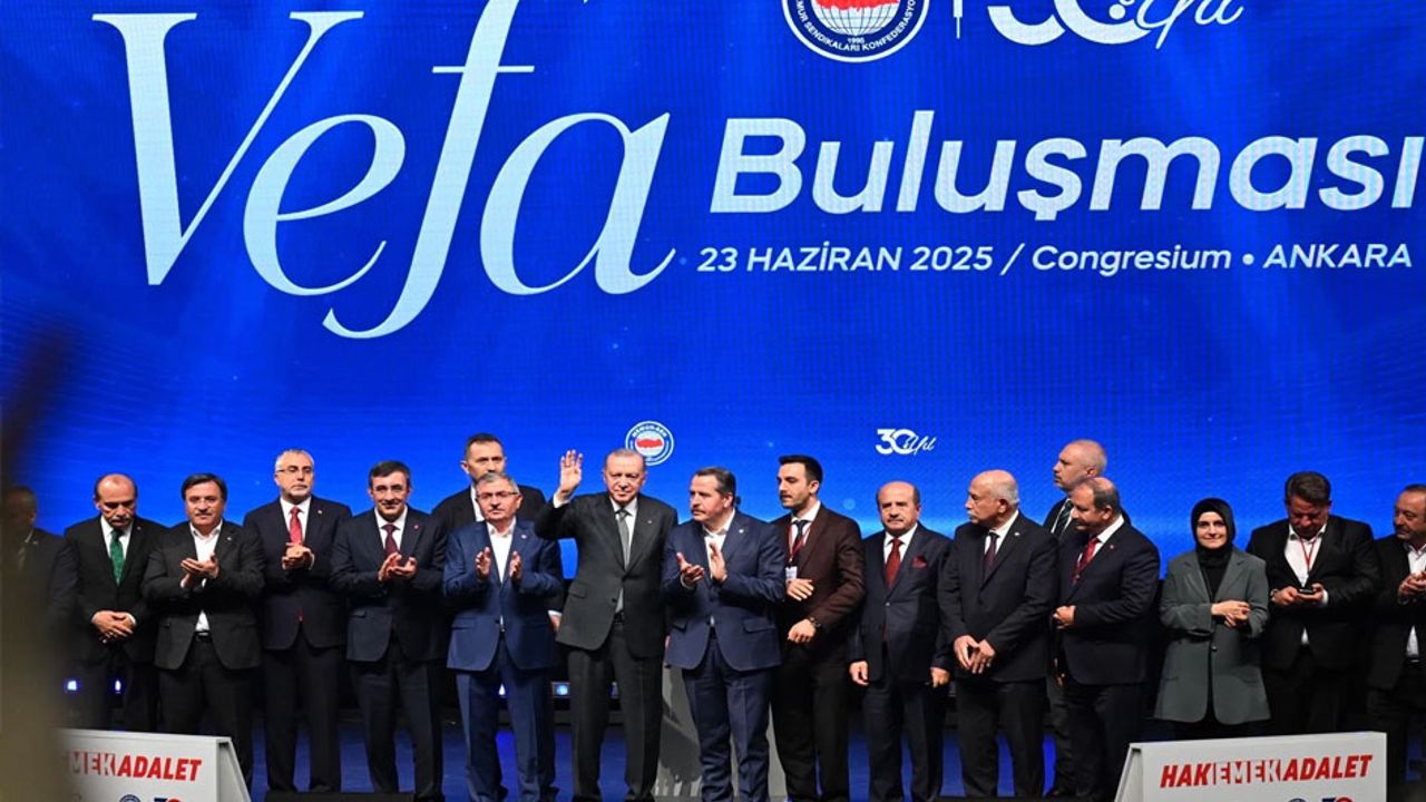 Erdoğan’dan Memur-Sen’e övgü: Milletin ve demokrasinin yanında saf tuttunuz – Birlik Haber Ajansı