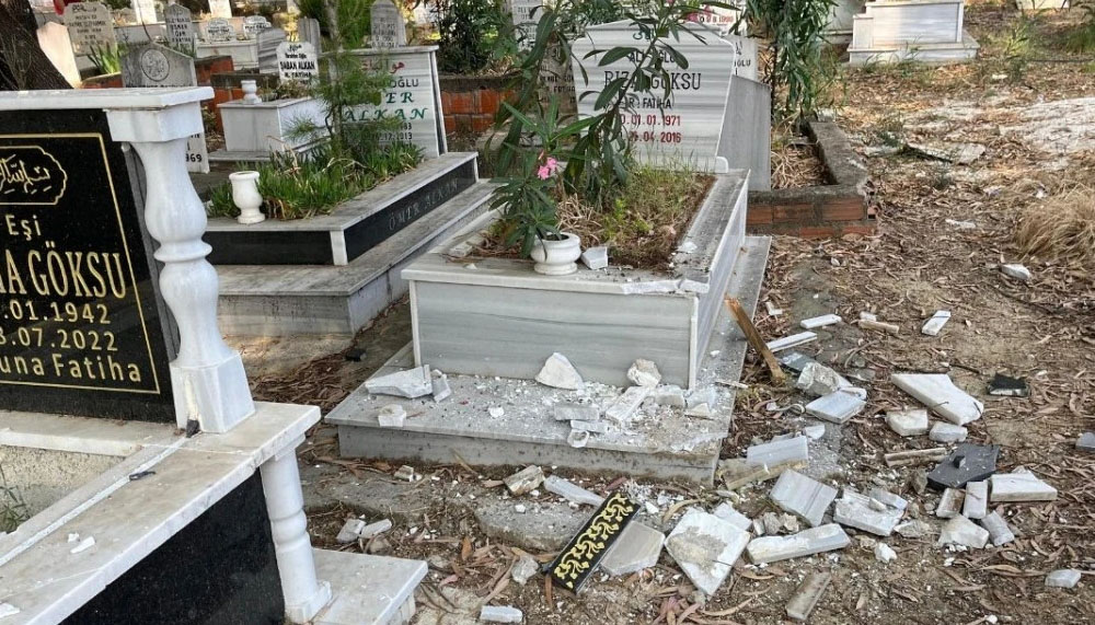 Antalya’da mezarlığa saldırı: 12 mezar taşı kırıldı – Birlik Haber Ajansı