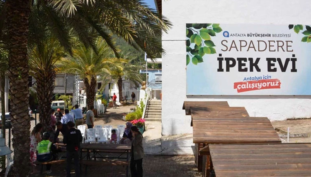 Antalya’da ipek böceği beslenme tablası – Birlik Haber Ajansı