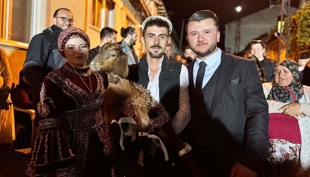 Bilecik Pazaryeri’nde gelenekler mizahla buluştu – Birlik Haber Ajansı