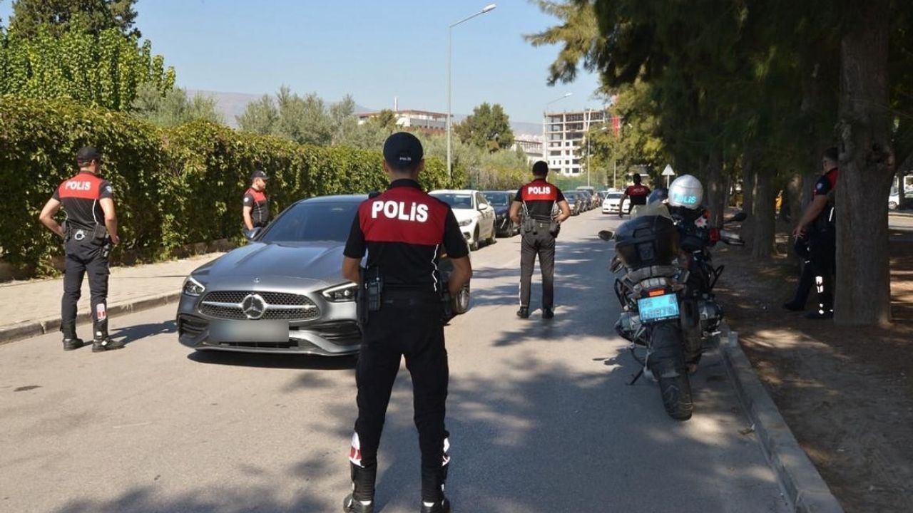 İzmir’de Suçluya Geçit Yok: 26 Yıl Hapis Cezalı İstismar Zanlısı Yakalandı! – Birlik Haber Ajansı