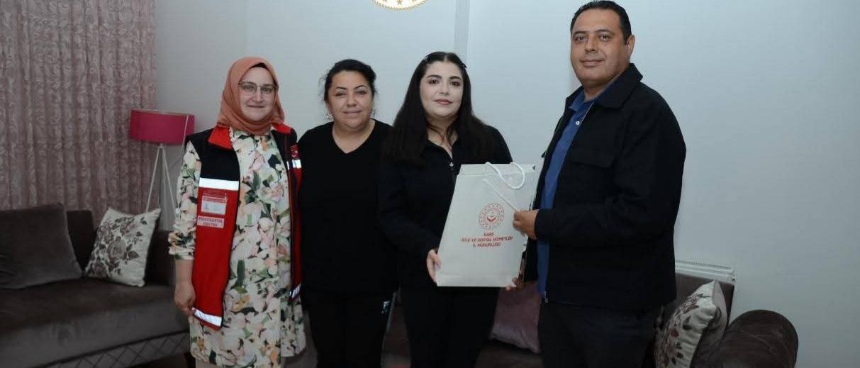 Kars Sosyal Hizmetler İl Müdürü Tosunoğlu’ndan Babalar Günü’nde anlamlı ziyaret – Birlik Haber Ajansı