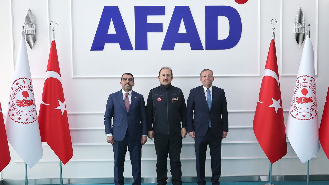 Kars Valisi Ziya Polat ve Milletvekili Adem Çalkın, AFAD Başkanı Pehlivan’ı ziyaret etti – Birlik Haber Ajansı