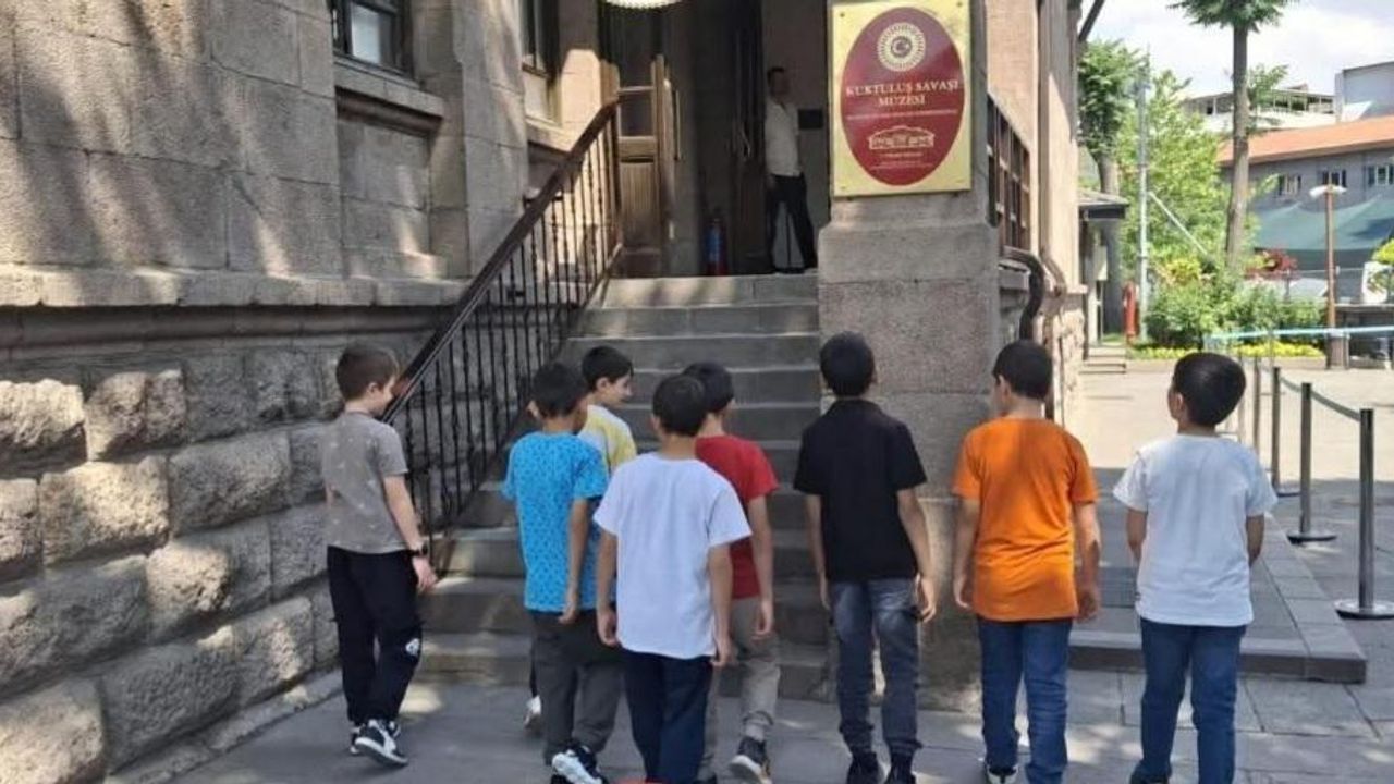 Koruma altındaki çocuklardan Anıtkabir ve Birinci Meclis’e yolculuk – Birlik Haber Ajansı