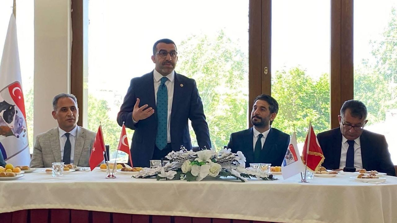 Kars’ta büyükbaş hayvan kimliklendirme çalışmaları değerlendirildi – Birlik Haber Ajansı