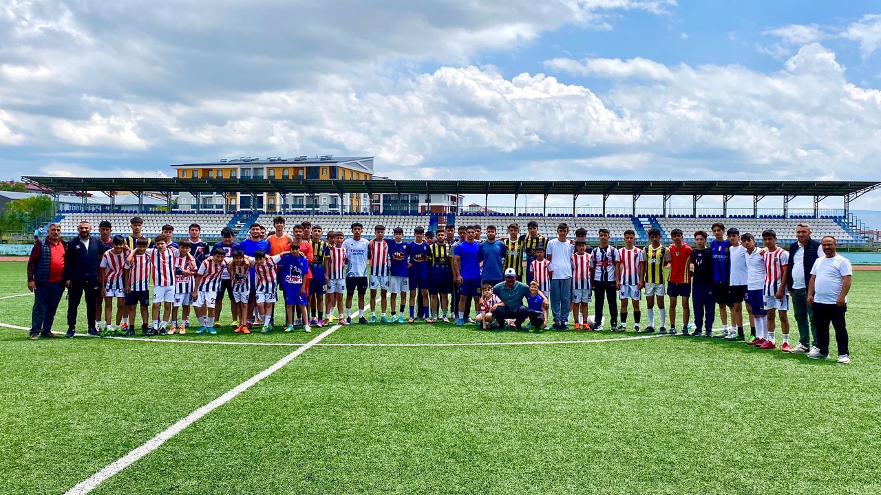 Kars’ta gençler sahada anlamlı mesaj verdi – Birlik Haber Ajansı