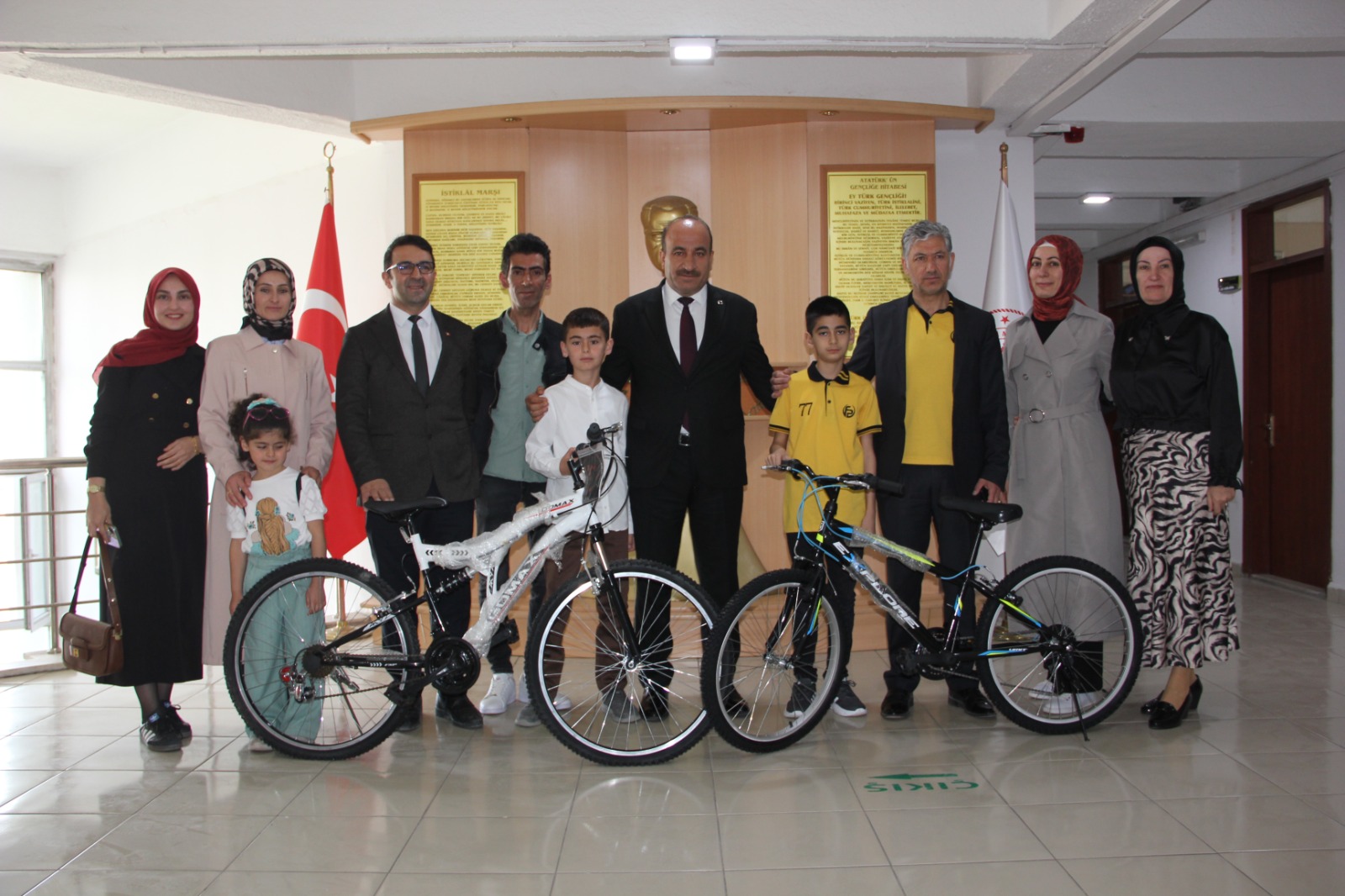 Karslı öğrencilerden büyük başarı: Bursluluk sınavında Türkiye birinciliği! – Birlik Haber Ajansı