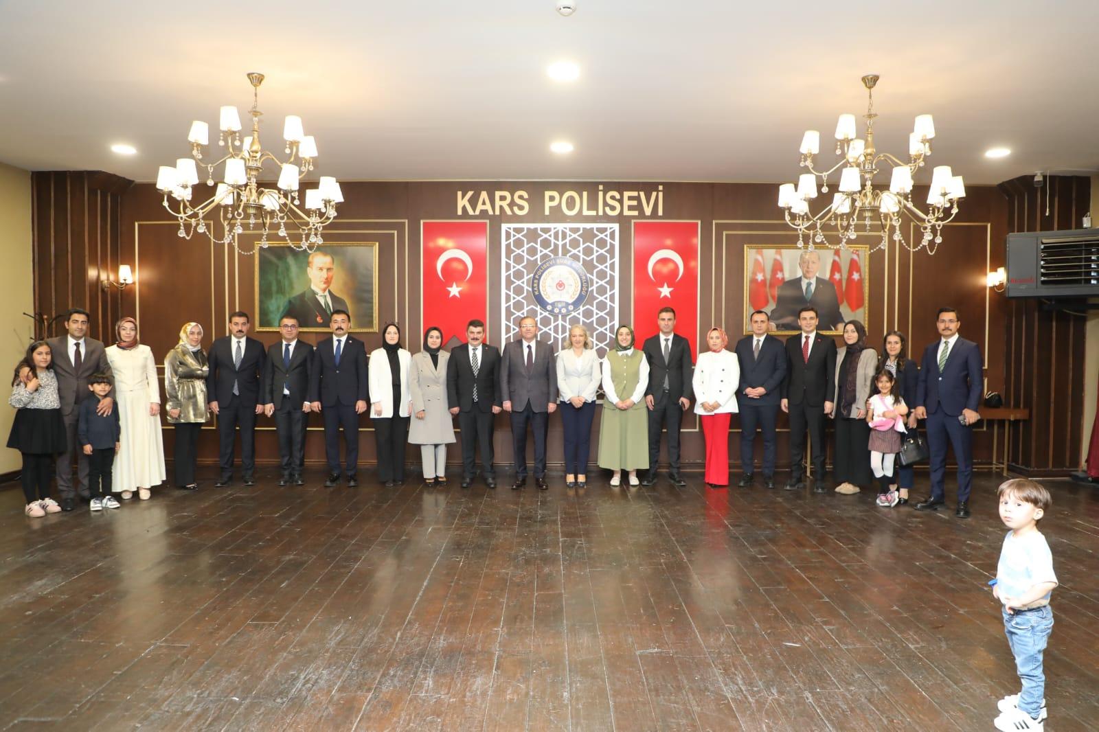 Kars Valisi Ziya Polat, yeni görev yerlerine atanan mülki idare amirleri ile veda programında buluştu – Birlik Haber Ajansı