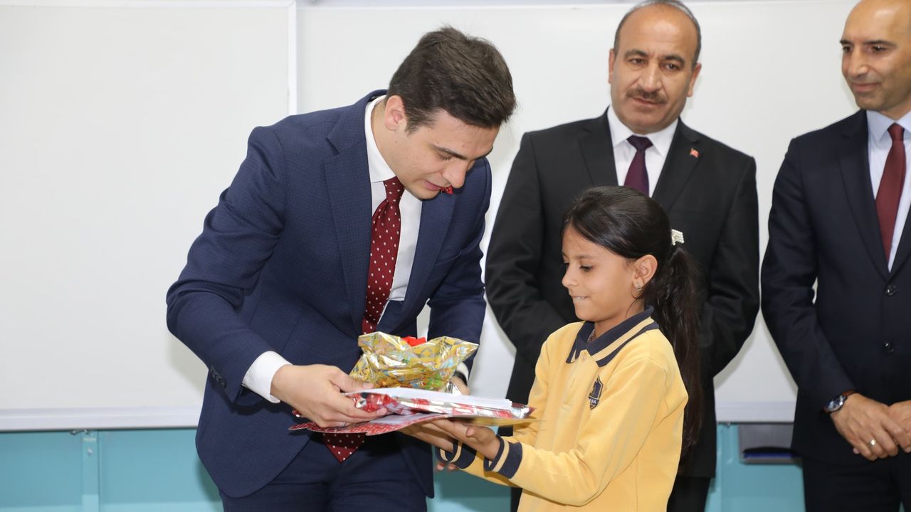 Kars’ta 2024-2025 eğitim-öğretim yılı sona erdi: 55 bin öğrenci yaz tatiline girdi – Birlik Haber Ajansı