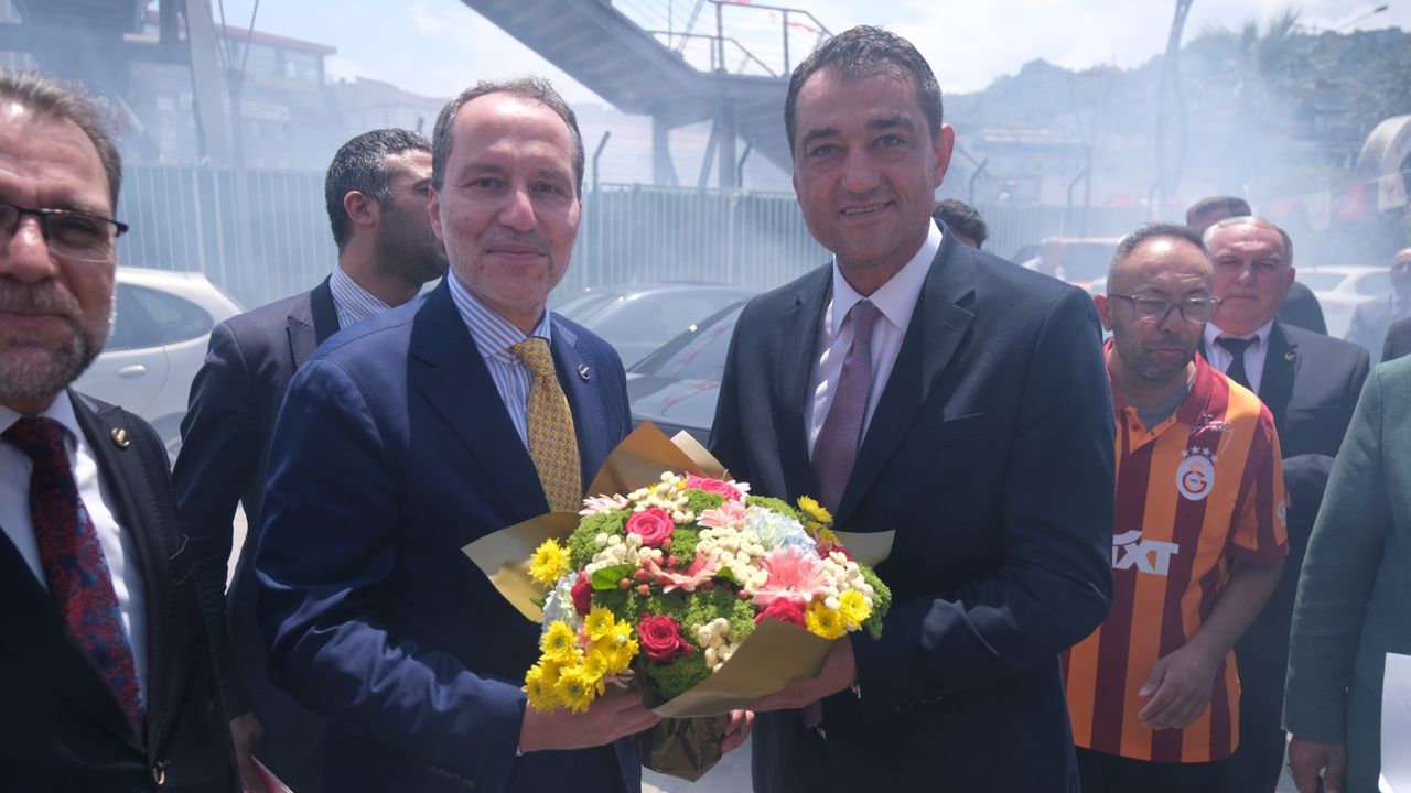 Fuat Köse Giresun’a Gelen Dr. Fatih Erbakan’ı Çiçekle Karşıladı – Birlik Haber Ajansı