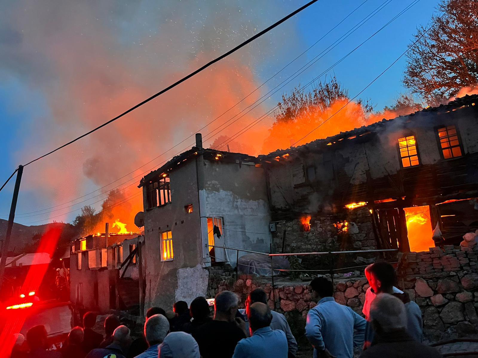 Amasya’nın Soku Köyü’nde korkutan yangın: 4 ev kül oldu – Birlik Haber Ajansı