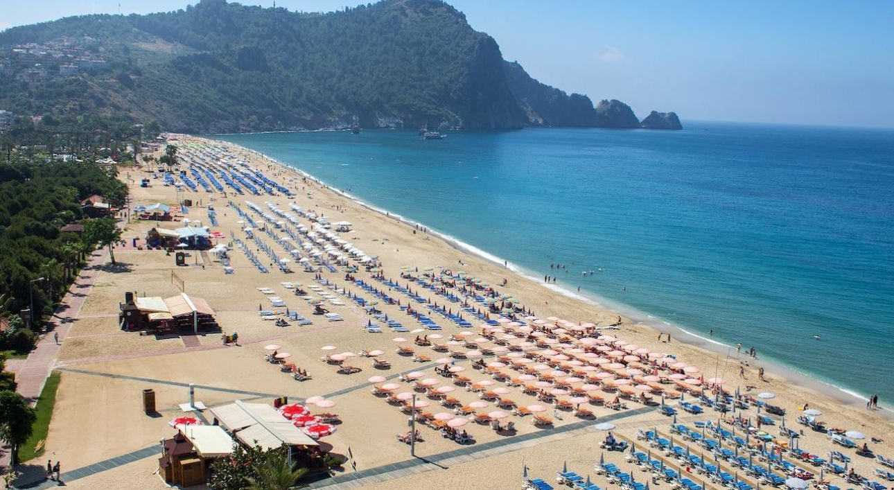Alanya plajlarında fiyat şoku: Şezlong ve şemsiye ücretleri ikiye katlandı – Birlik Haber Ajansı