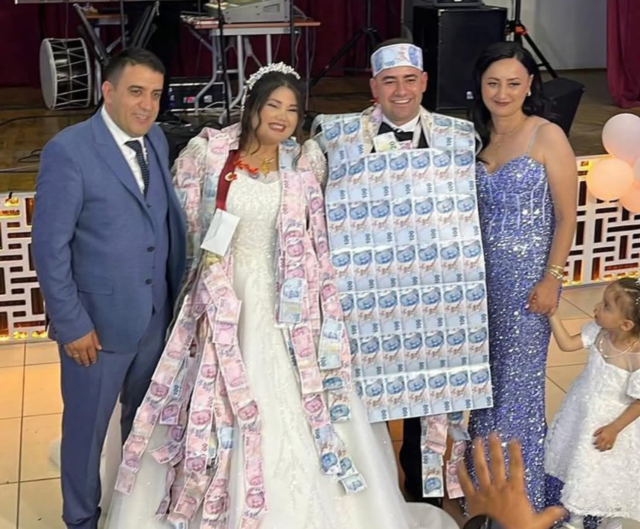 Damadın dayısından sürpriz takı: Para yeleğiyle alkış topladı – Birlik Haber Ajansı