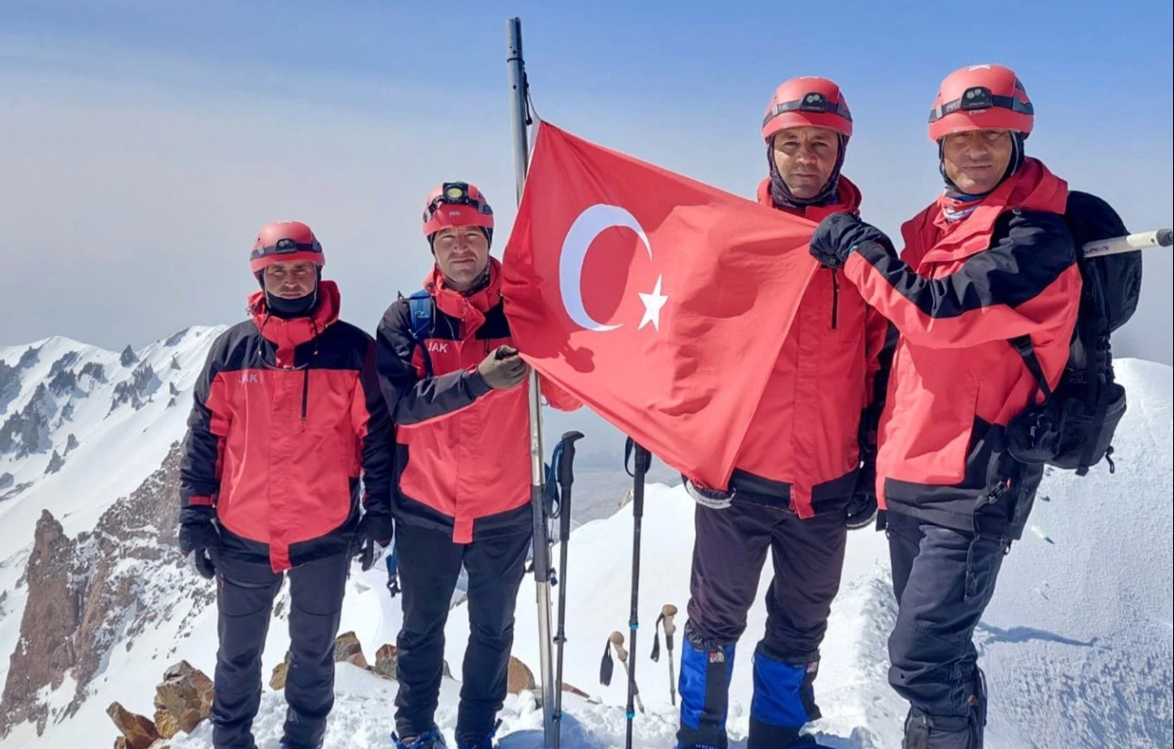 Jandarma 186’ıncı yılını Erciyes’in zirvesinde kutladı – Birlik Haber Ajansı