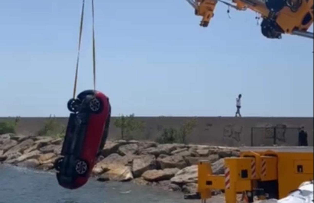 Keşan’da el freni unutulan otomobil denize uçtu – Birlik Haber Ajansı