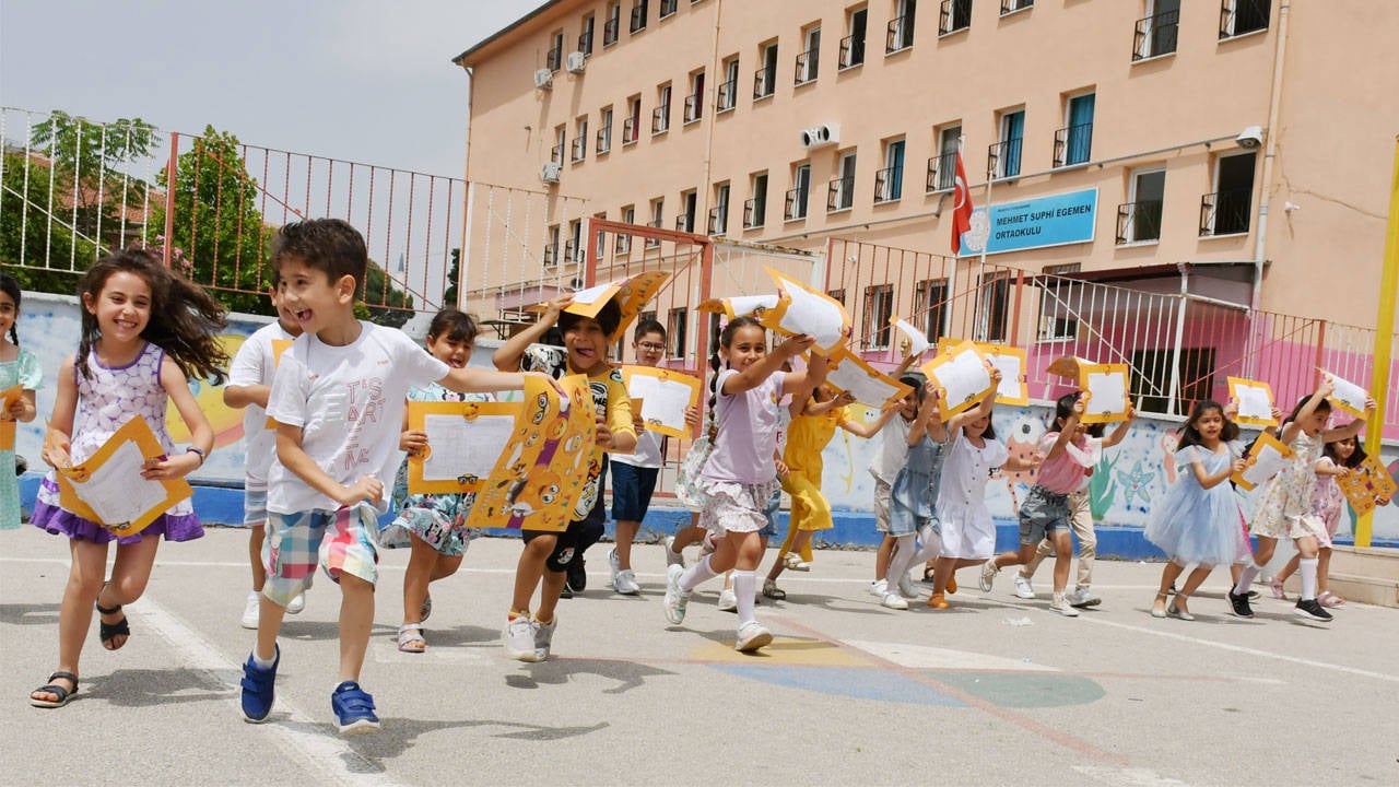 Eğitim yılının son zili çalıyor: 20 milyon öğrenci karne alacak! – Birlik Haber Ajansı