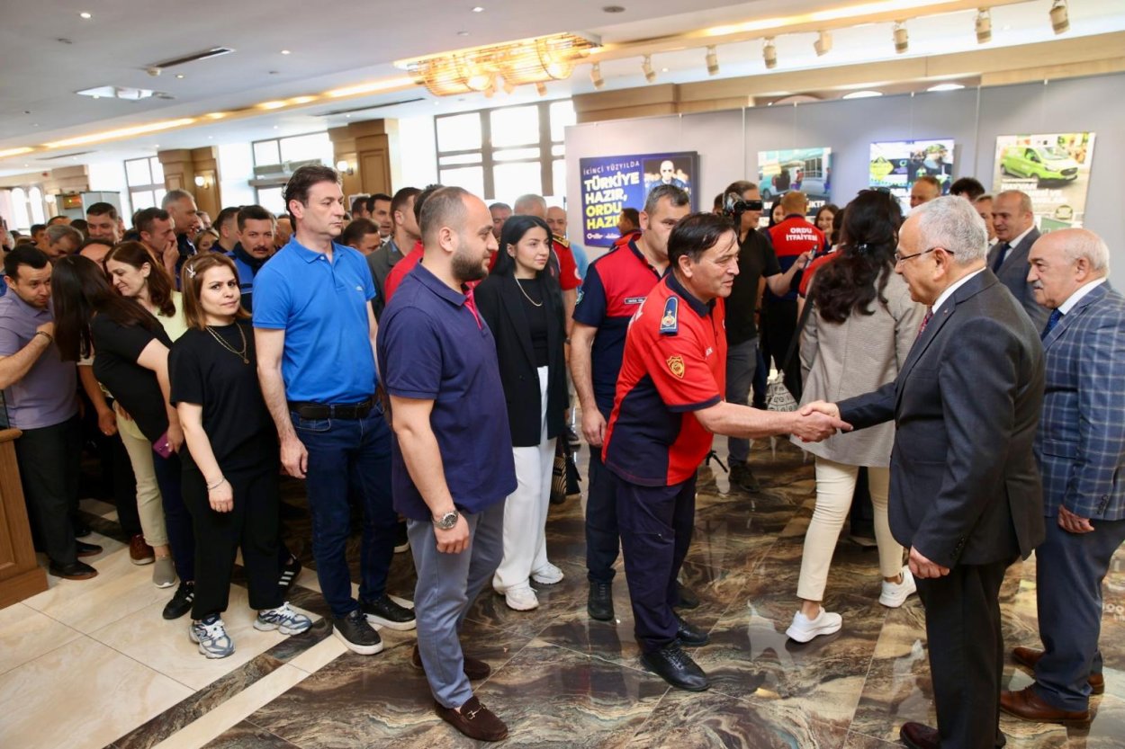 Başkan Güler personelle bayramlaştı – Birlik Haber Ajansı