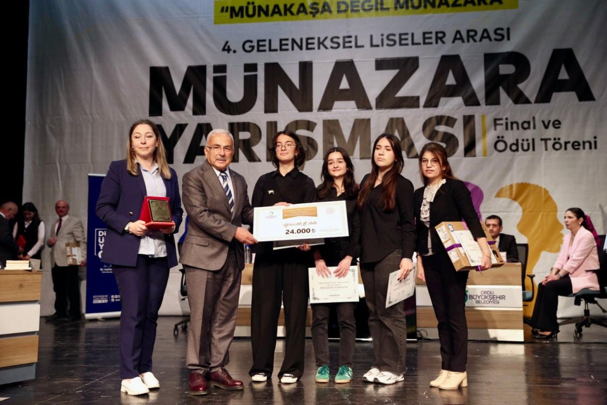 Münazara yarışmasının şampiyonu Ordu Fen Lisesi – Birlik Haber Ajansı