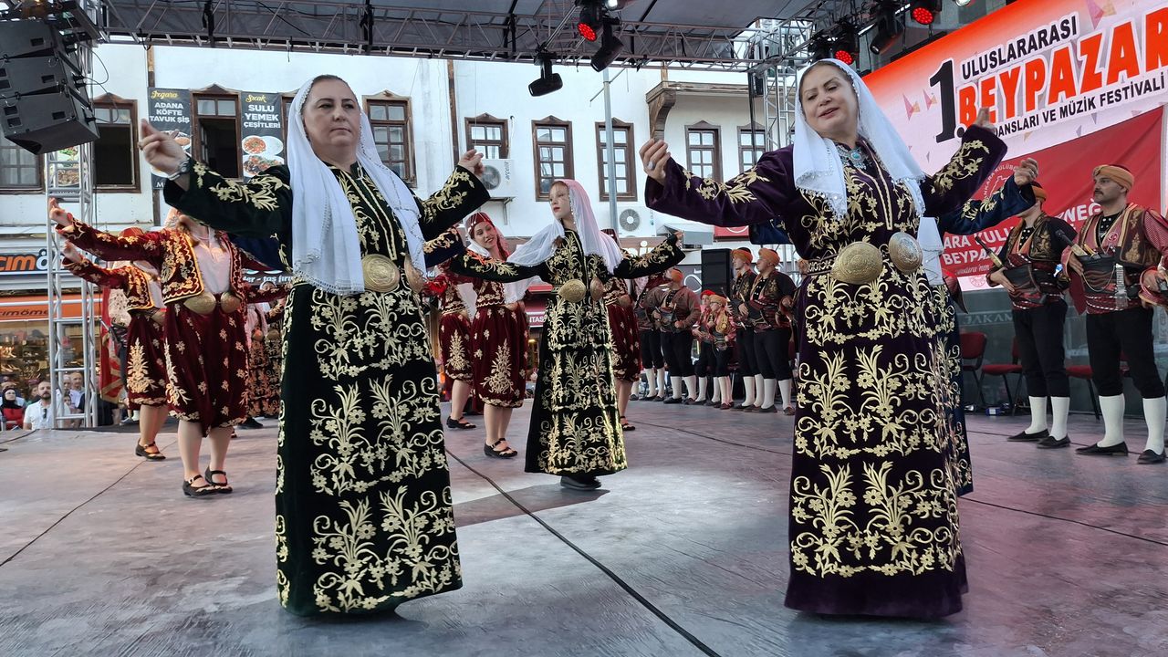 Sıcak havalara rağmen Beypazarı’nda turizm hareketliliği sürüyor – Birlik Haber Ajansı