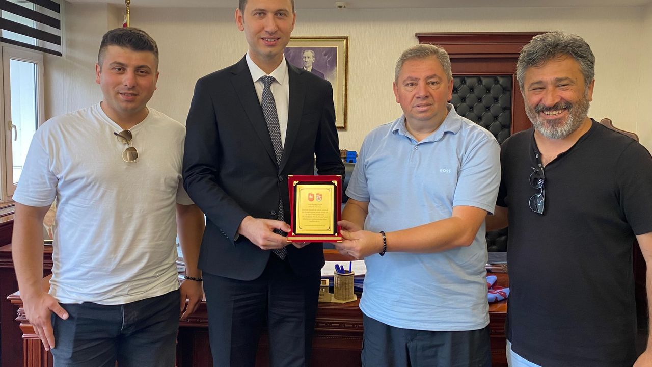 Artvinli Trabzonspor’lardan kaymakamlara ziyaret – Birlik Haber Ajansı