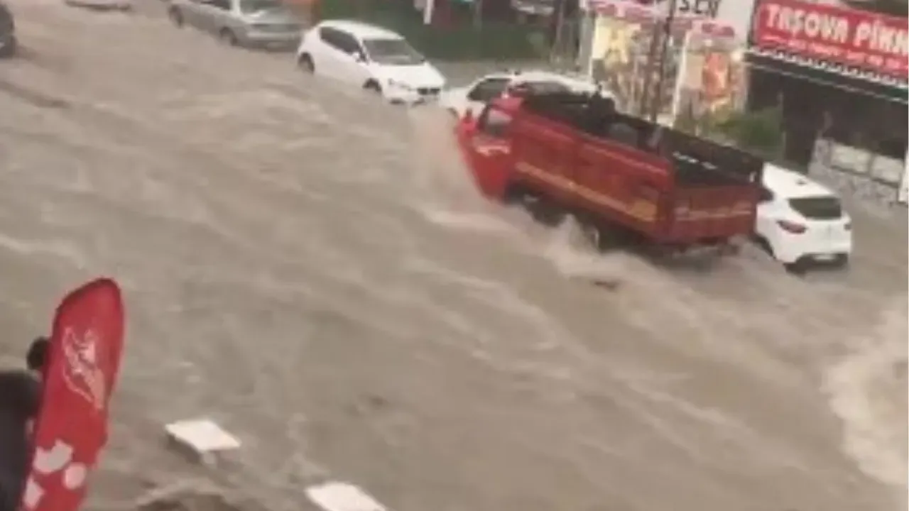 Ankara sağanak yağışa teslim oldu: Alt geçitleri sel bastı, çatılar uçtu – Birlik Haber Ajansı